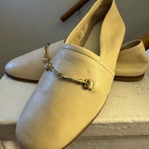 ANN MASHBURN Beige Leather Loafers with Gold Horsebit